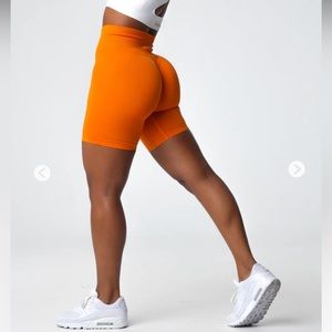 NVGTN Contour 2.0 Short Size Small in Mandarin